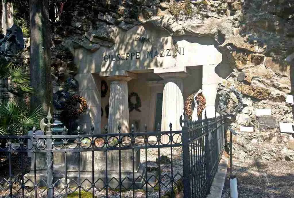 mazzini giuseppe tomb staglieno genoa